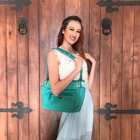 Beautiful Formal Dress - Picture 7 of 8